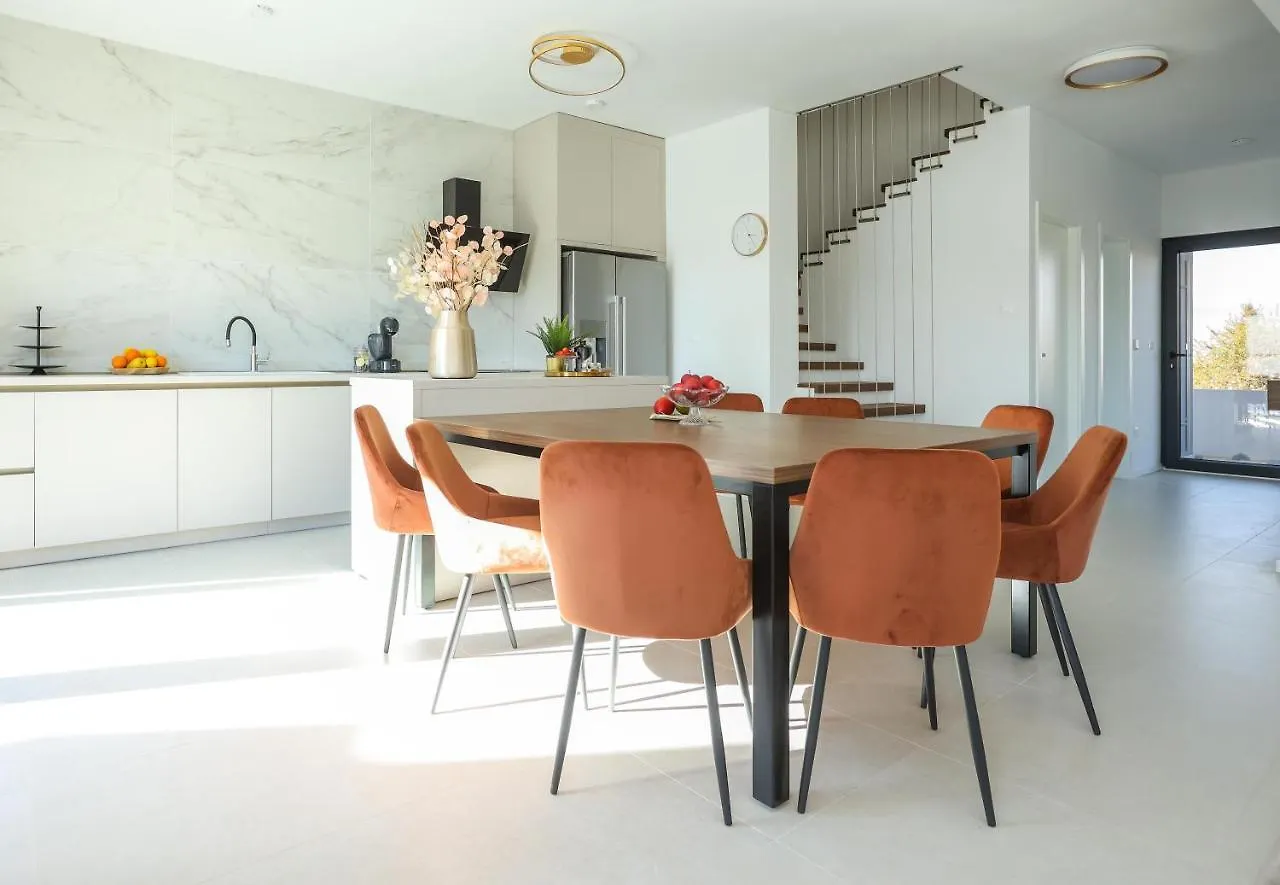 Villa Lang - A Beach House Privlaka