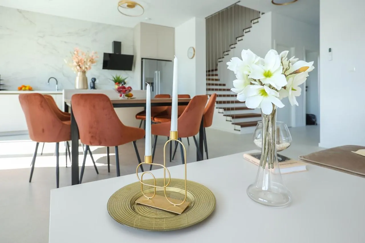 Villa Lang - A Beach House Privlaka